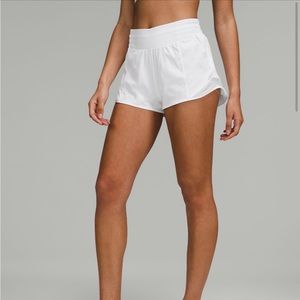 Lululemon white hotty hot high rise lined short 2.5 inch